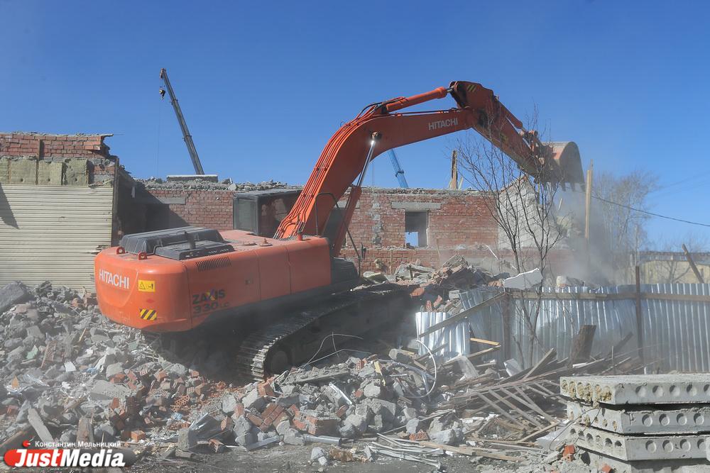 В Екатеринбурге на Титова снесут 21 дом, чтобы возвести новый квартал со сквером - Фото 1