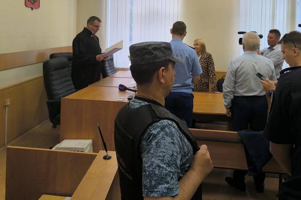 В Екатеринбурге вынесли приговор парню, который зарезал 14-летнюю подругу и ее маму - Фото 1