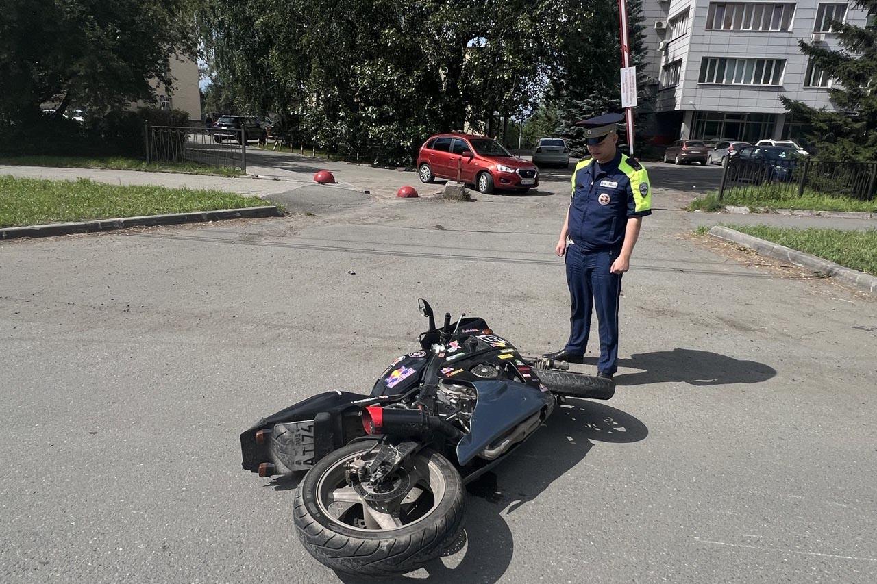 В Нижнем Тагиле водитель «Рено» снес мотоциклиста, и тот скончался в больнице - Фото 1
