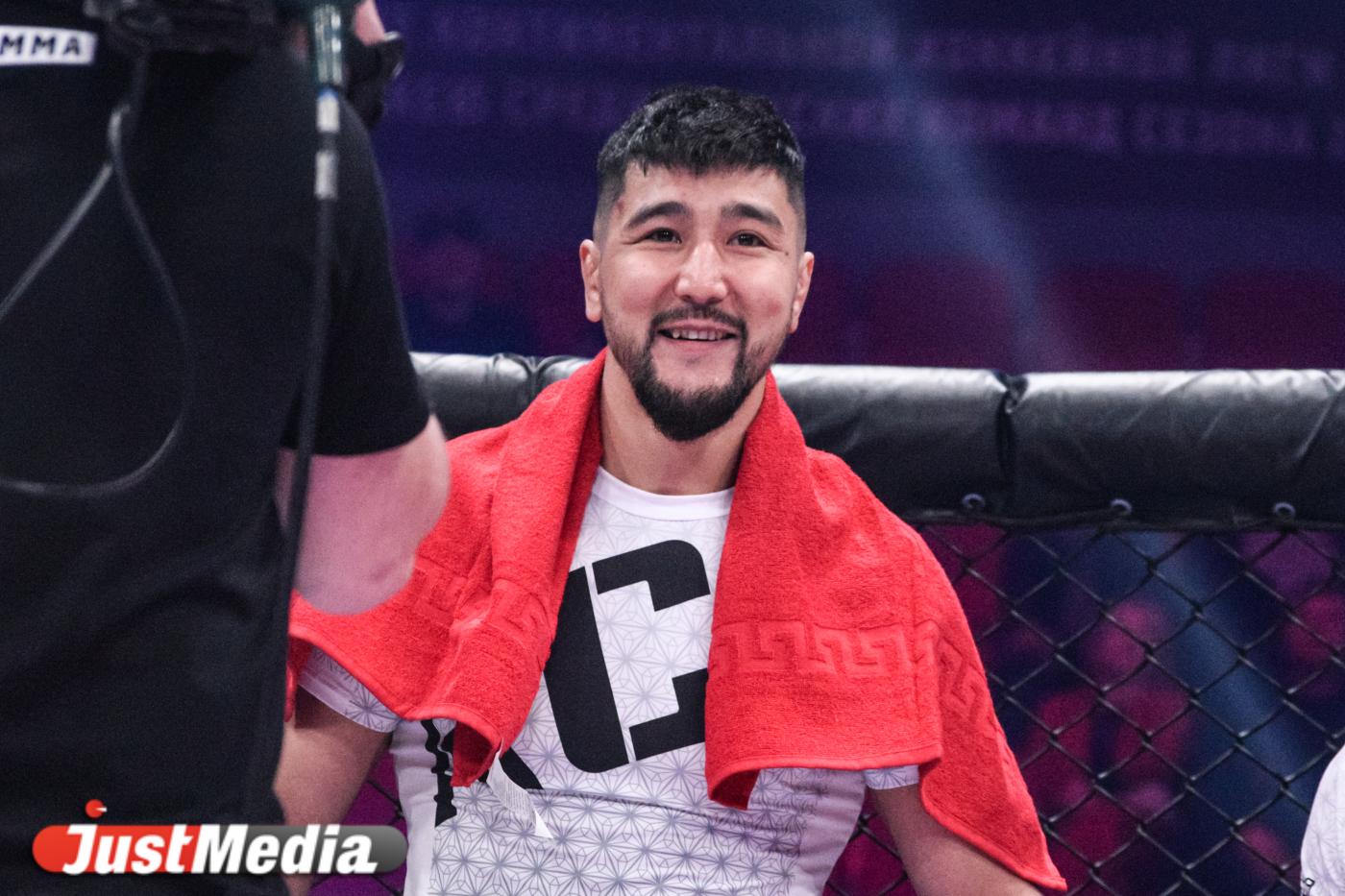 Уральский спортсмен отправил в нокаут экс-бойца UFC на турнире в США - Фото 1