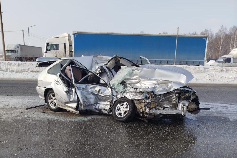 Медики спасли юную свердловчанку после жуткой аварии с тягачом - Фото 1