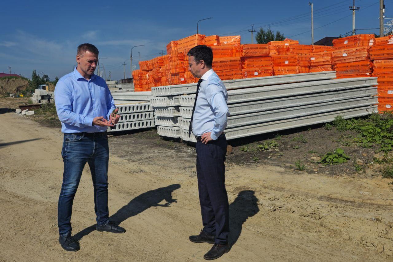 Депутат Алексей Свалов проинспектировал реконструкцию школы в Верхней Пышме - Фото 1