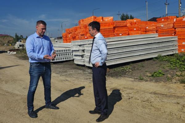 Депутат Алексей Свалов проинспектировал реконструкцию школы в Верхней Пышме - Фото 1