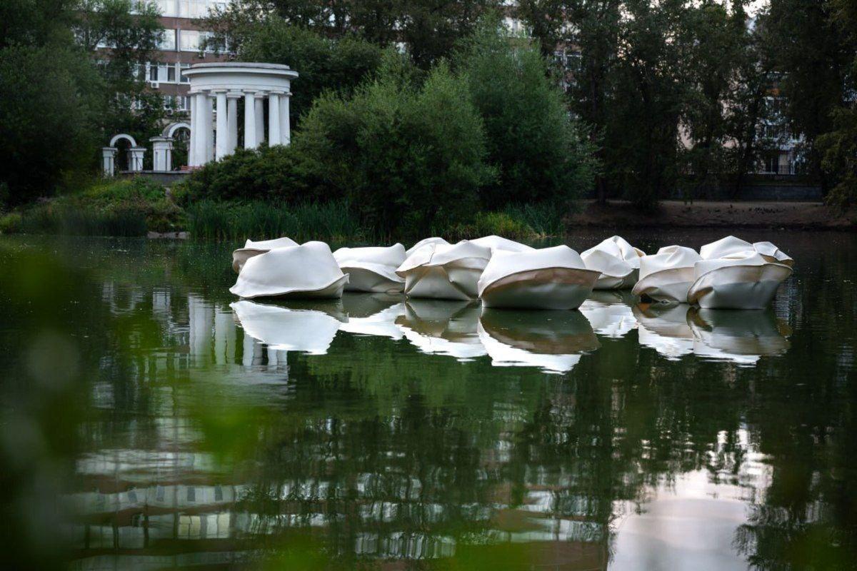 В водоемах Екатеринбурга появляются гигантские пельмени - Фото 1