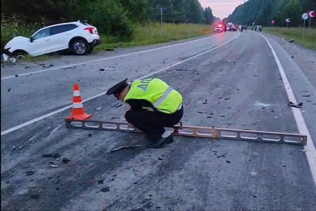Два человека погибли на трассе под Верхней Салдой в лобовом столкновении ВАЗ и Haval - Фото 1