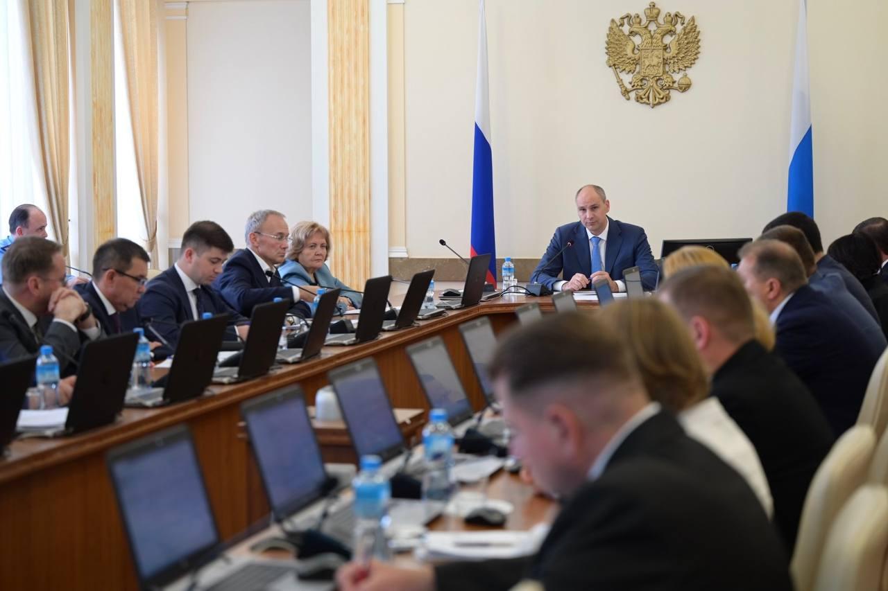 Денис Паслер объявил о повышении зарплат 137 тысяч бюджетников - Фото 1