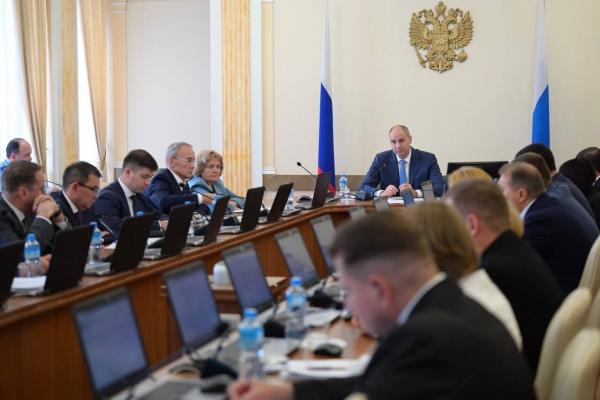 Денис Паслер объявил о повышении зарплат 137 тысяч бюджетников - Фото 1