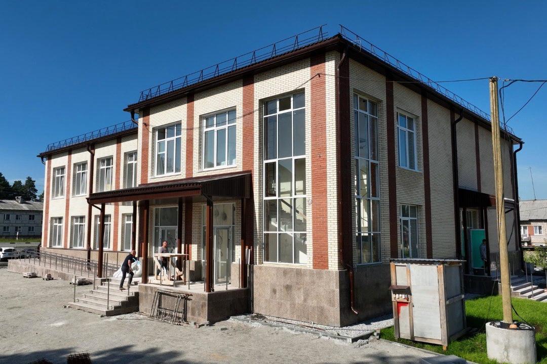 В Кедровом завершается строительство библиотеки, которую заказывали избиратели - Фото 1