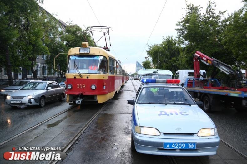 Подростки залили перцовкой жителя Екатеринбурга за сделанное им замечание - Фото 1