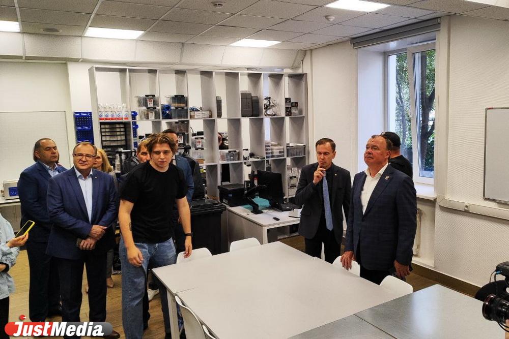 Учиться с VR-шлемами и 3D-принтером. В Екатеринбурге открылся первый городской «Кванториум» - Фото 1