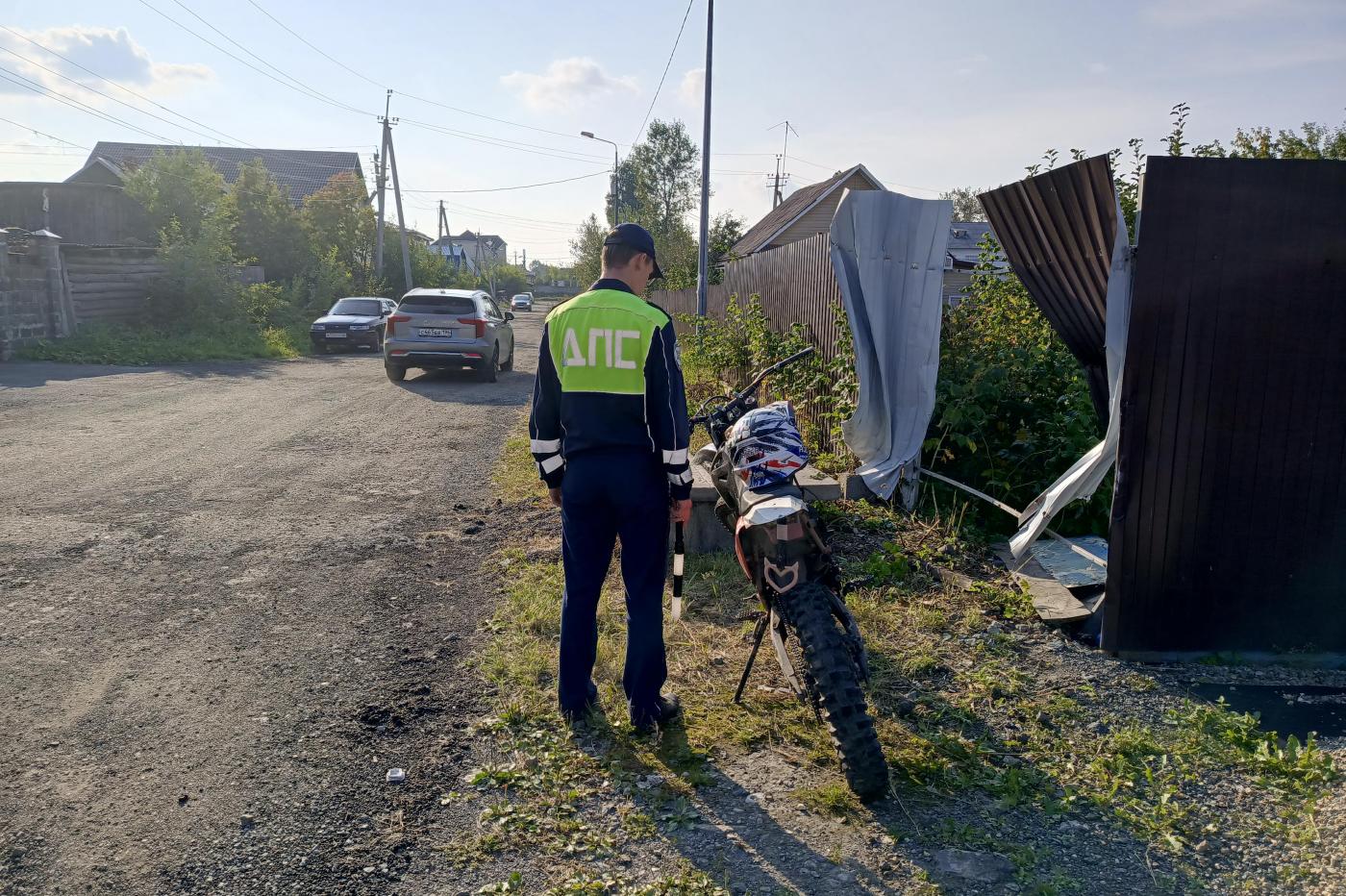 В Нижнем Тагиле 14-летний подросток влетел в забор на питбайке и попал в реанимацию - Фото 1