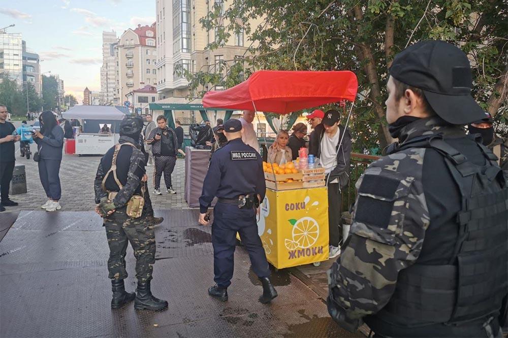 В Екатеринбурге впервые конфисковали тележки уличных торговцев - Фото 1