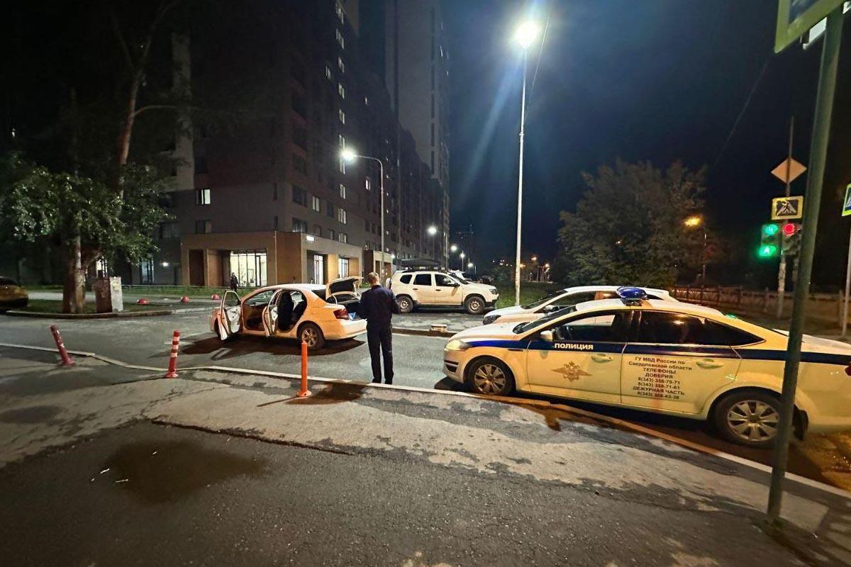 В Екатеринбурге суд отправил в СИЗО мужчину, обвиняемого в убийстве из ревности на Крауля - Фото 1