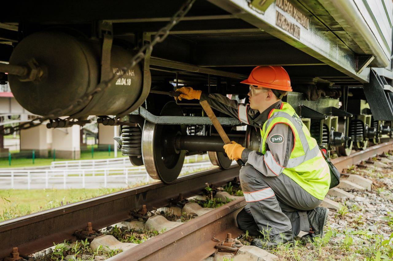 Более 200 выпускников-целевиков с осени будут работать на СвЖД - Фото 1