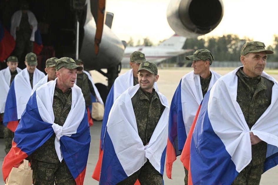 Трое военнослужащих из Свердловской области вернулись из украинского плена - Фото 1