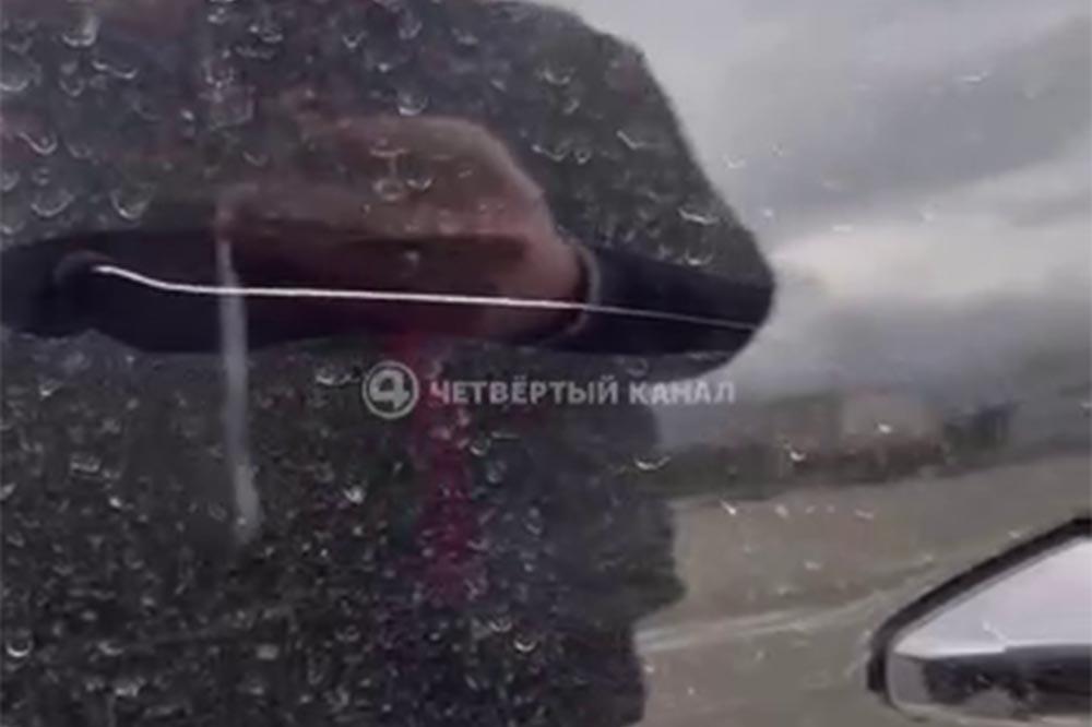 Жители Широкой Речки пожаловались на серийного автовредителя - Фото 1