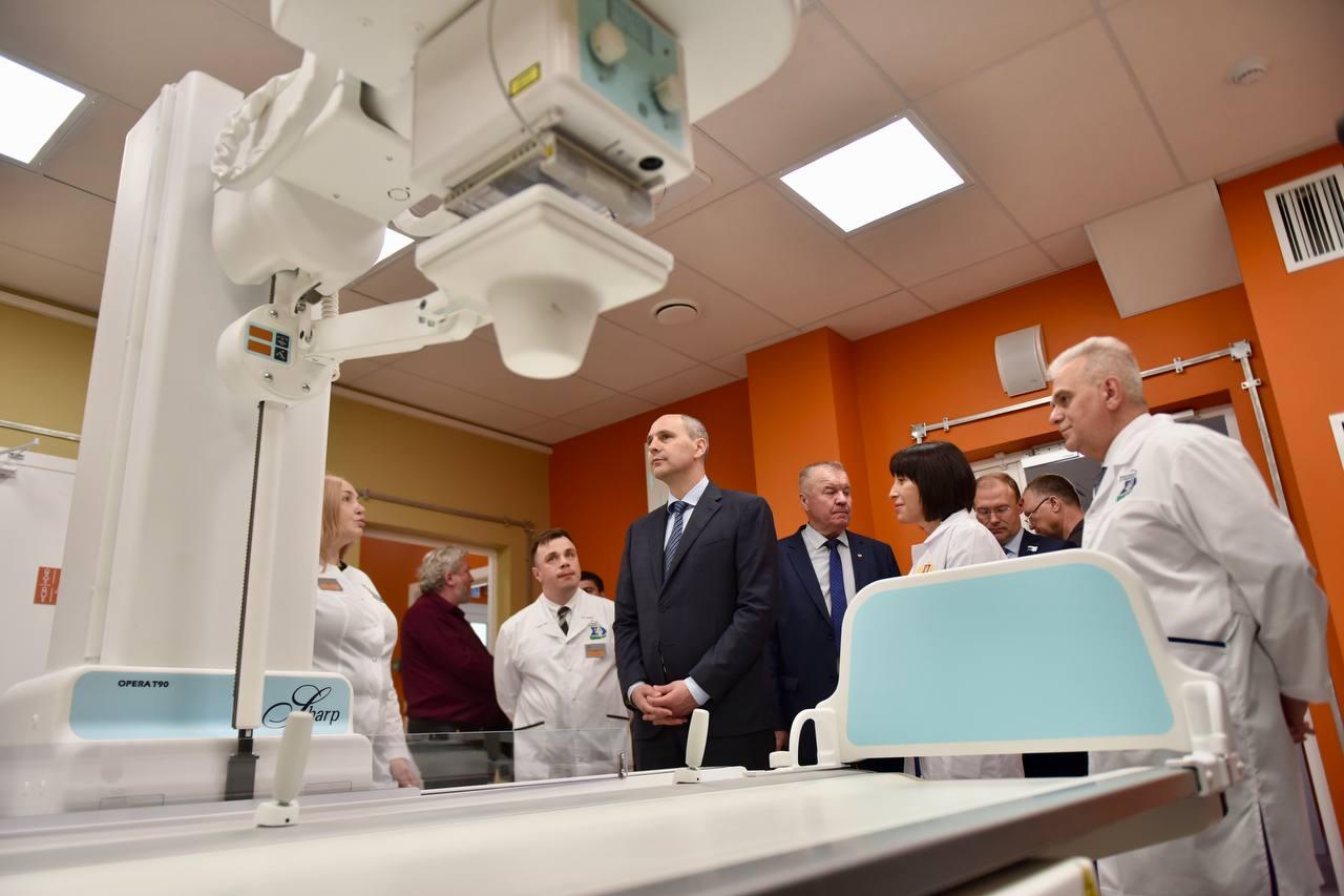 Денис Паслер открыл в Артемовском четырехэтажную поликлинику за 1,4 млрд рублей - Фото 1