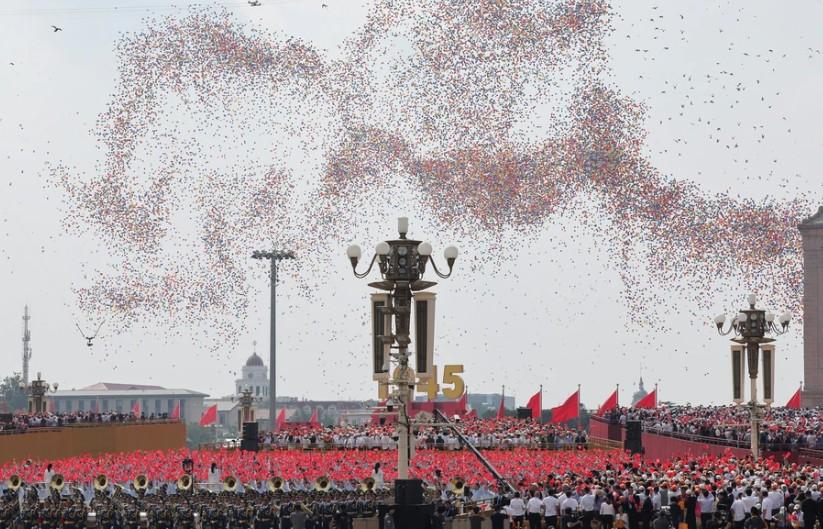 В Китае завершился военный парад на площади Тяньаньмэнь - Фото 1