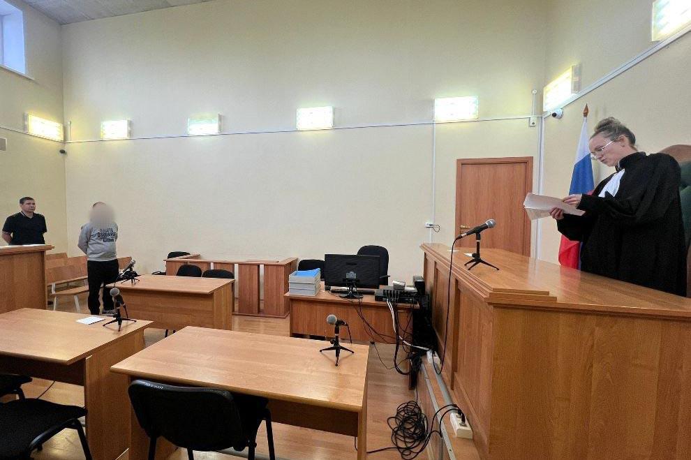 В Березовском пьяного грибника, справившего нужду во дворе, отправили под арест - Фото 1