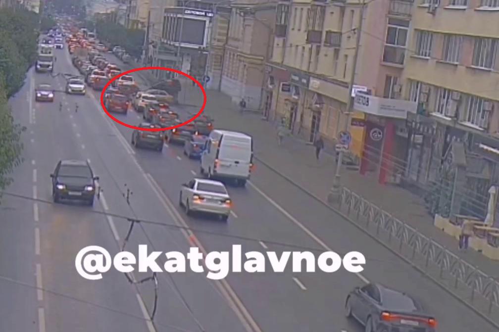 Стали известны подробности утреннего массового ДТП на Малышева - Фото 1