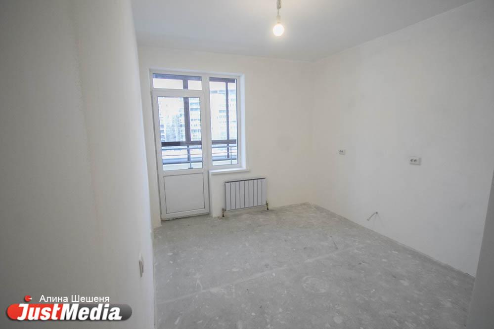 Суд обязал застройщика устранить промерзание стены и выплатить жителю Академического почти 400 тысяч рублей  - Фото 1