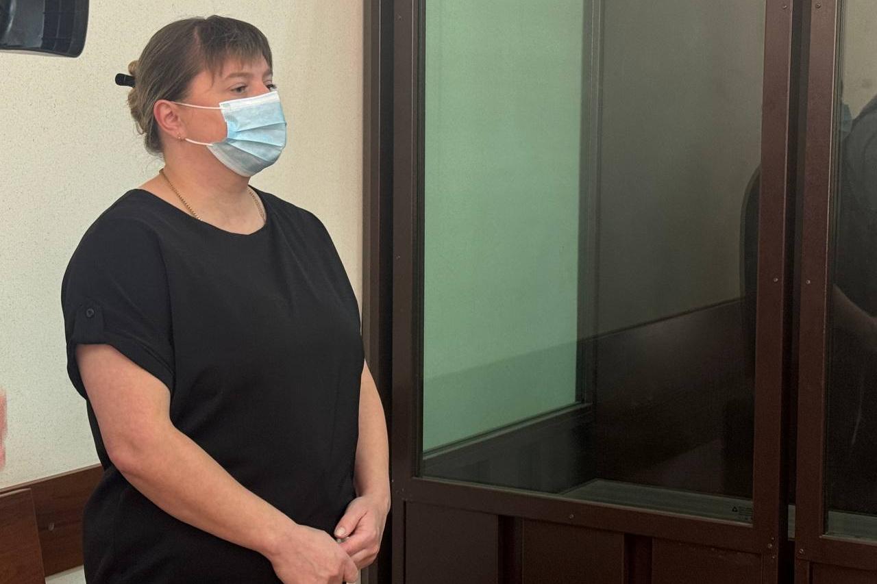 Суд вынес приговор завхозу садика в Екатеринбурге, где девочка погибла, повиснув на игровом комплексе - Фото 1