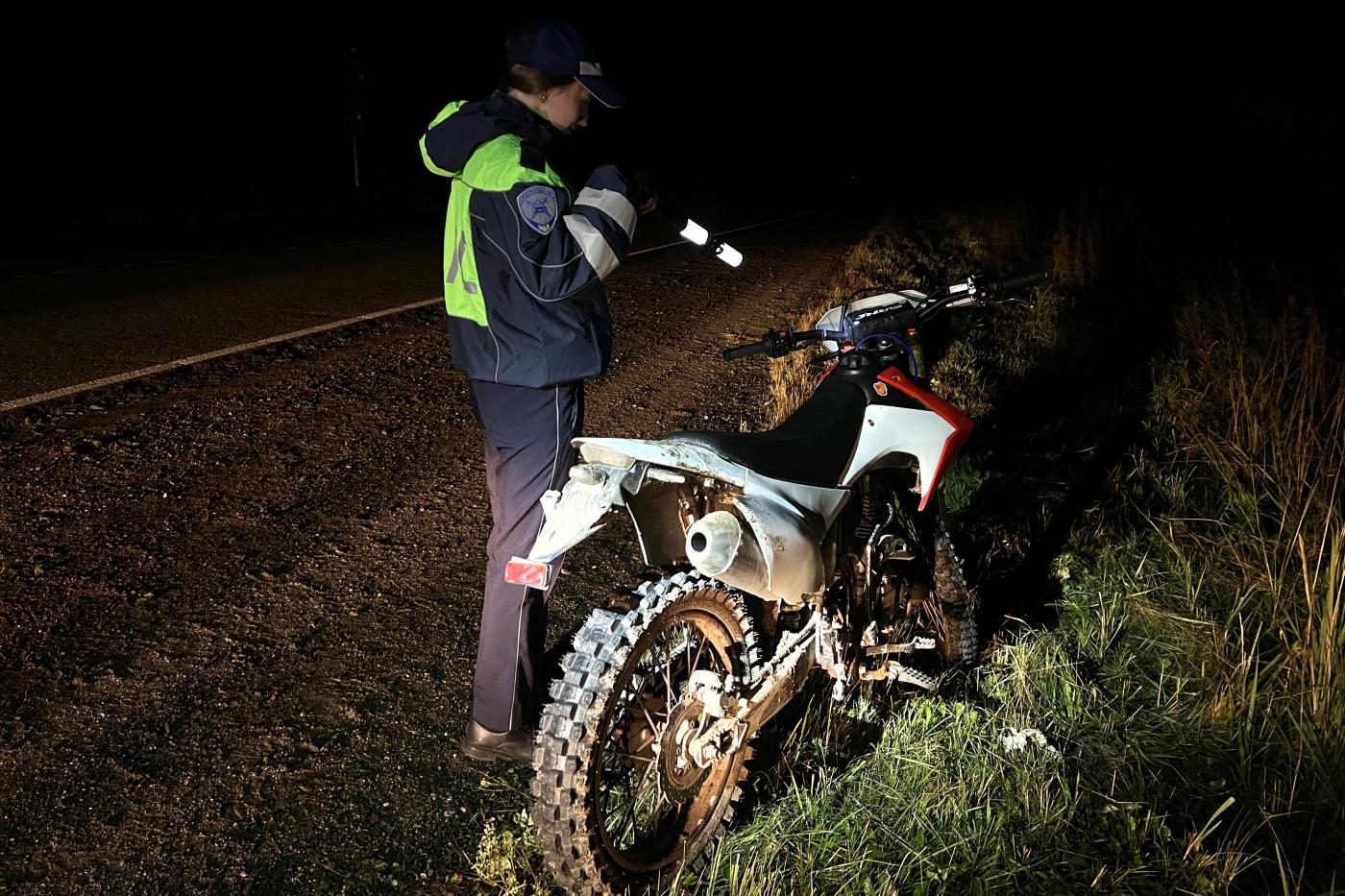 В Свердловской области перевернулся мотоцикл с 19-летней девушкой и подростком - Фото 1