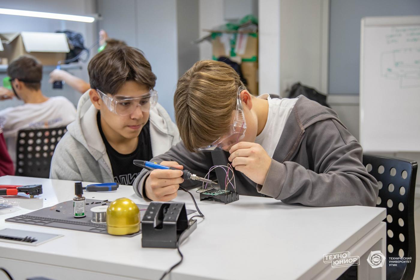 Школьники посетят экскурсии на предприятия горно-металлургической отрасли Среднего Урала - Фото 1