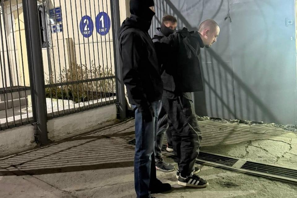 Иван Корюков*, сбежавший из СИЗО-1 Екатеринбурга, во время задержания пытался скрыться. ФОТО - Фото 1