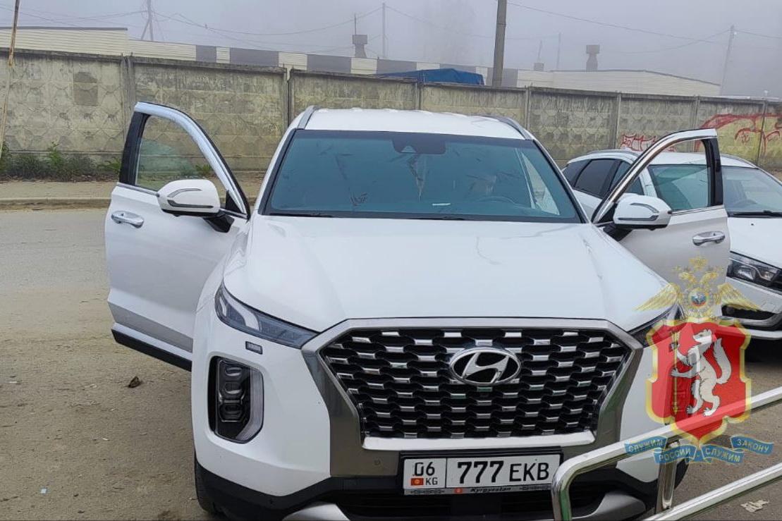 Любитель тонировки загремел в спецприемник в Екатеринбурге и заплатил крупный штраф - Фото 1