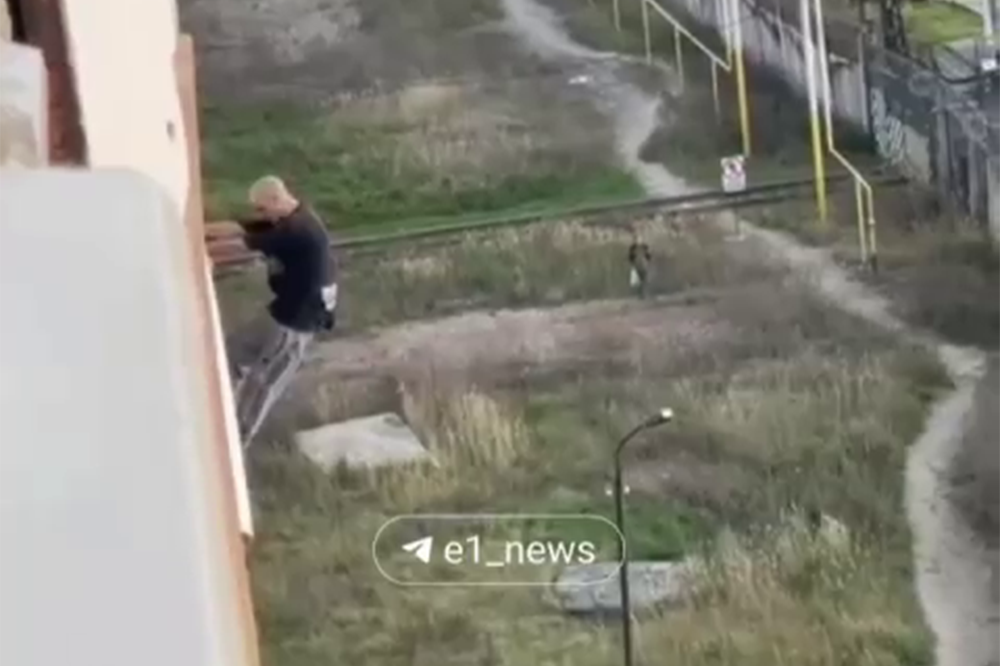 Житель Вторчермета, повисший на карнизе и упавший с него, скончался в больнице - Фото 1