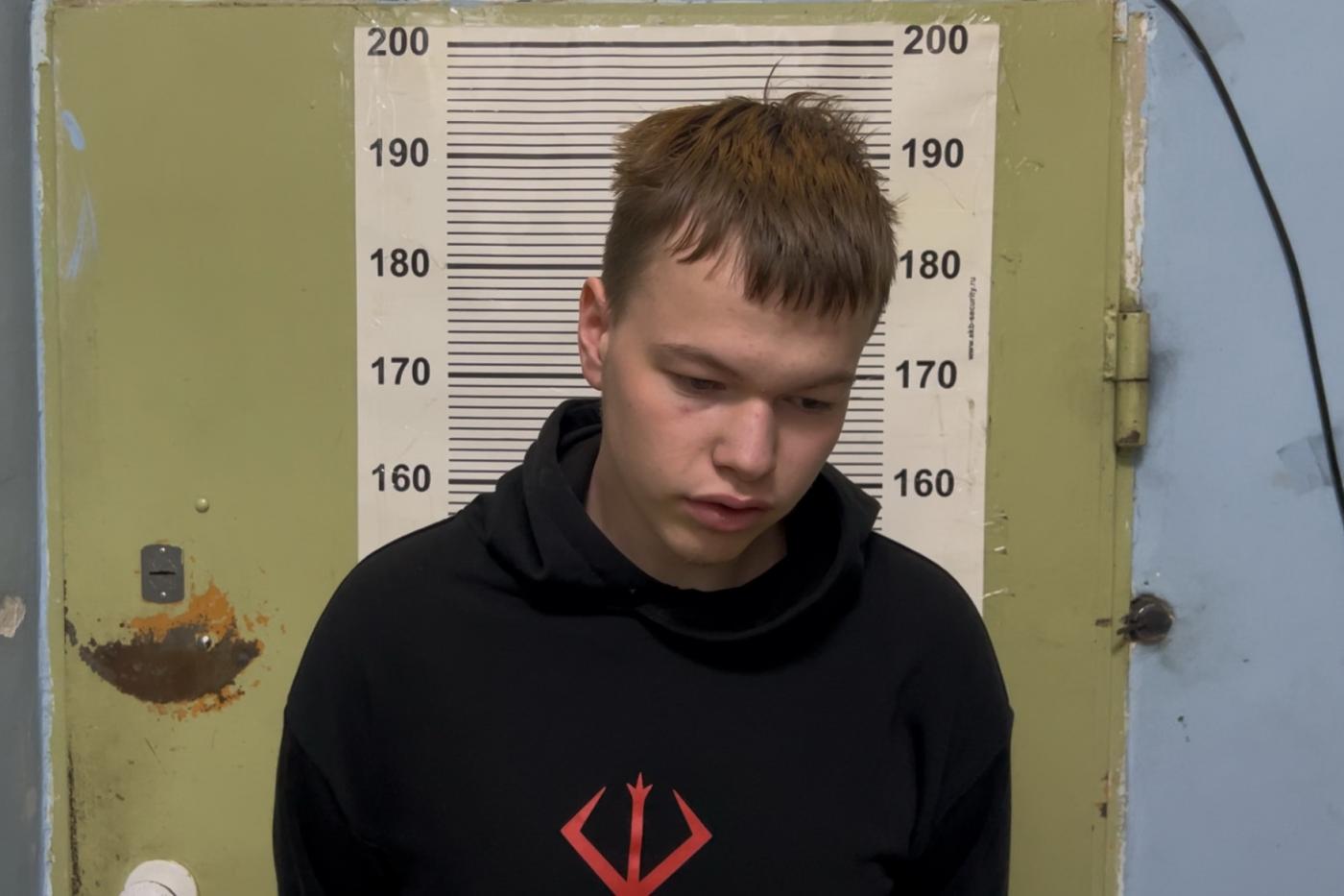 Полицейские Екатеринбурга задержали 18-летнего студента из глубинки, работавшего на мошенников - Фото 1