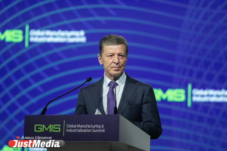 Путин отправил в отставку замглавы АП Дмитрия Козака - Фото 1