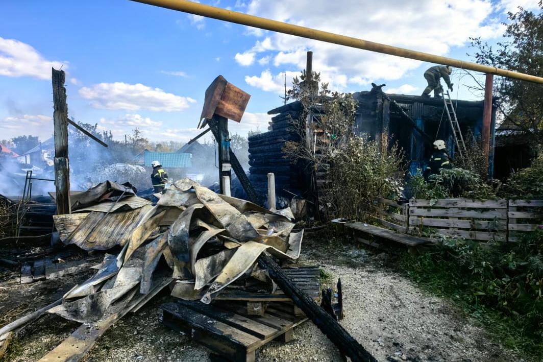 10-летняя девочка получила страшные ожоги на пожаре в Дегтярске - Фото 1