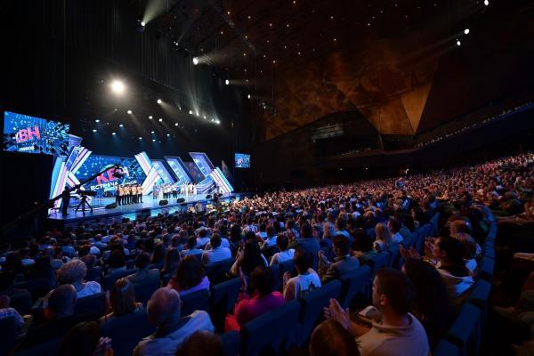 Больше не до смеха: Денис Паслер отменил кубок Евгения Куйвашева по КВН - Фото 1