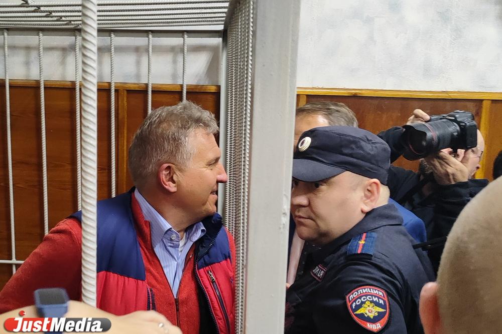 Верх-Исетский районный суд отправил в СИЗО тюменского миллиардера Алексея Боброва - Фото 1
