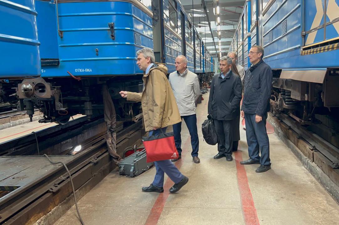 Техинспекция труда проверила готовность инфраструктуры метро Екатеринбурга к зимнему периоду - Фото 1