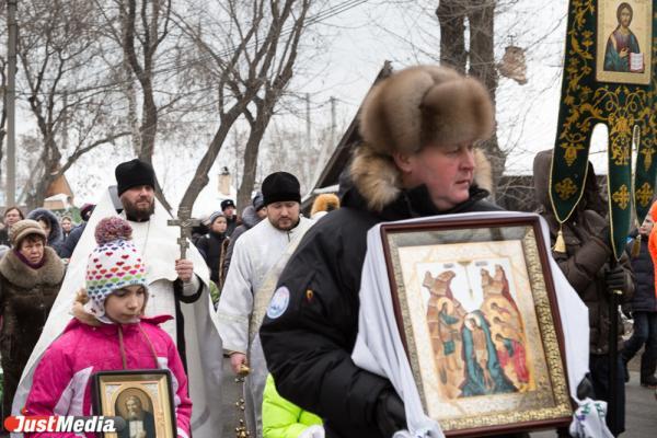 Воспитанники воскресных школ Свердловской области совершили крестный ход к Ганиной Яме - Фото 1