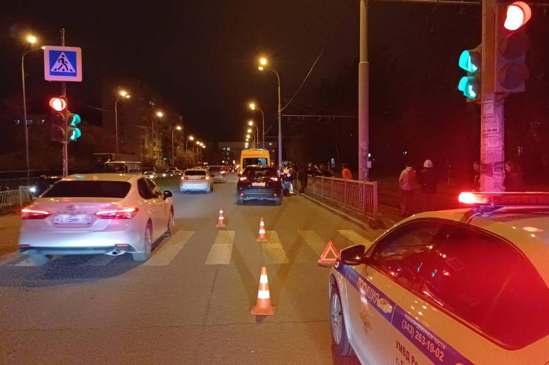 В Екатеринбурге водитель «Мазды СХ5» сбил 4-летнего мальчика, который выбежал на дорогу - Фото 1