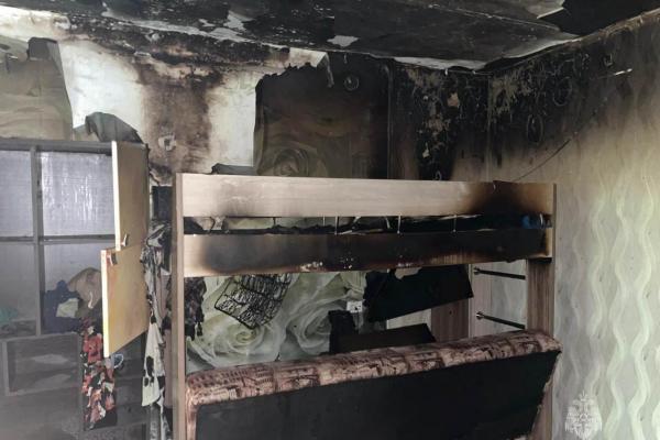 В Асбесте будут судить женщину, у которой летом при пожаре погибли двое детей - Фото 1