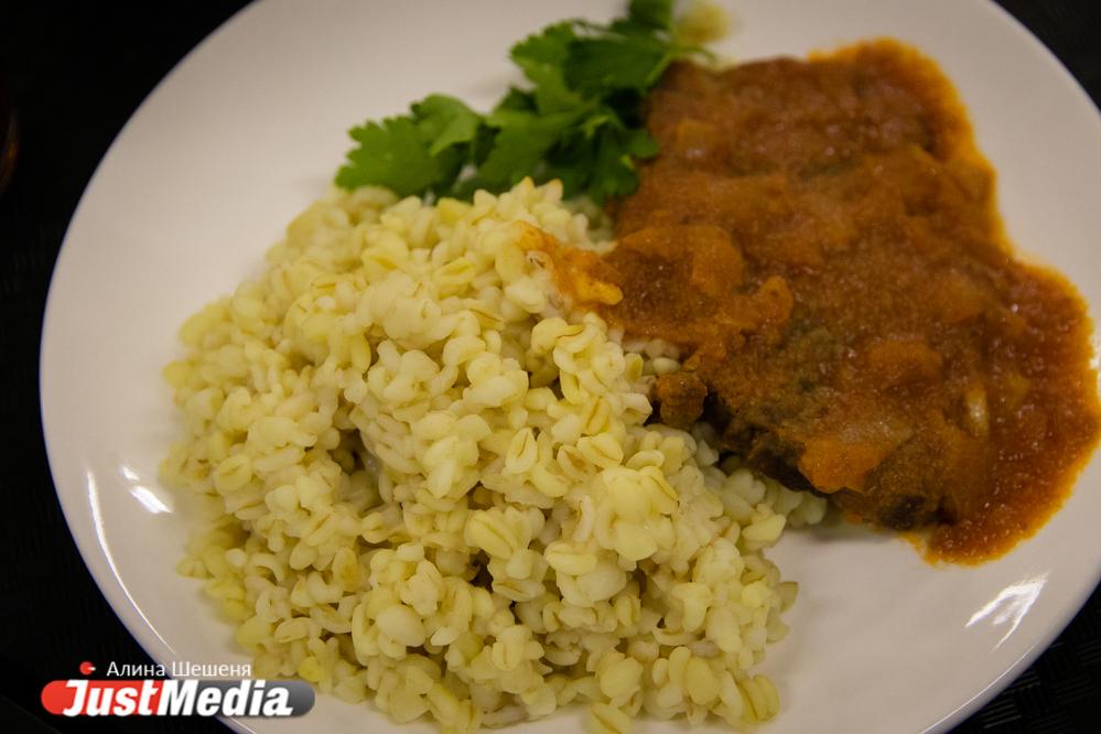В Екатеринбурге будут судить заведующую производством «ГлобусРесурс», готовившем еду для школы №178, где отравились дети - Фото 1