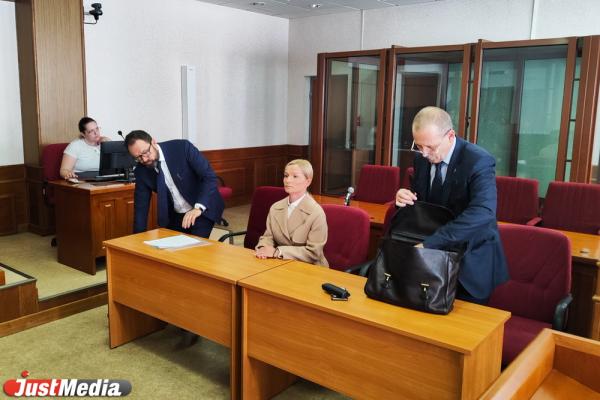 Судья закрыл заседание по апелляции на меру пресечения для Ирины Чемезовой