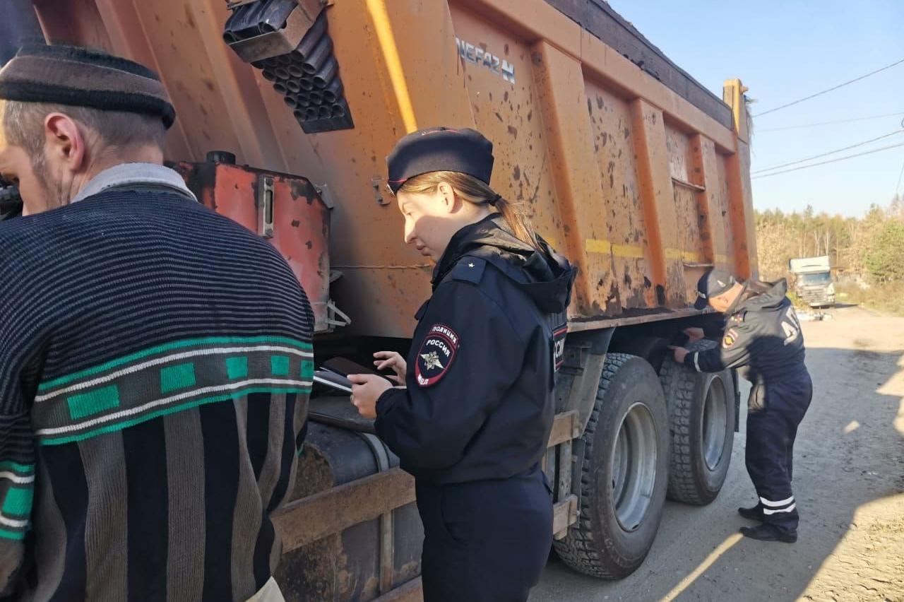 Под Березовском водитель КАМАЗа насмерть сбил 14-летнего подростка на питбайке - Фото 1