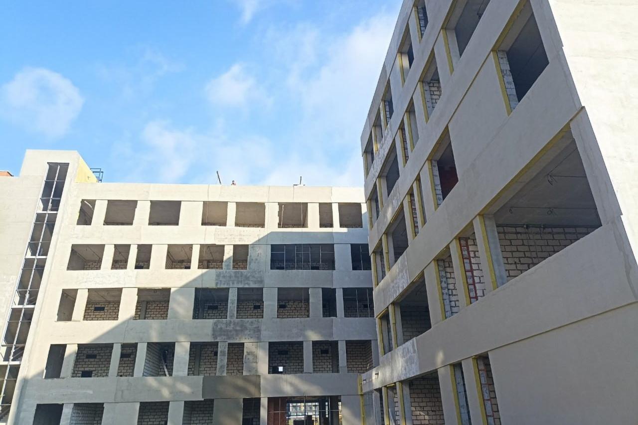 Строительство школы рядом с парком Маяковского в Екатеринбурге закончится на год раньше - Фото 1