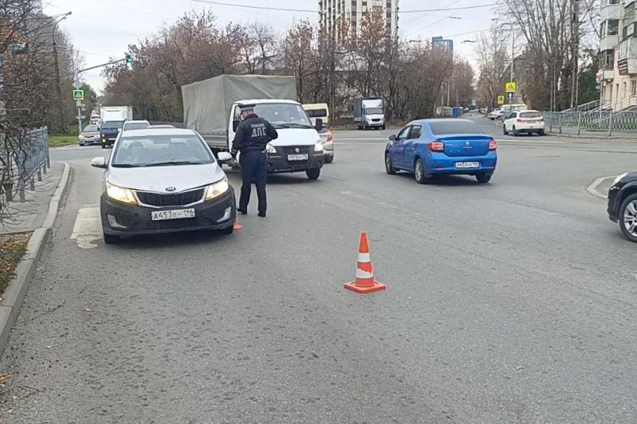 На Вторчермете KIA Rio сбила первоклассника на пешеходном переходе - Фото 1