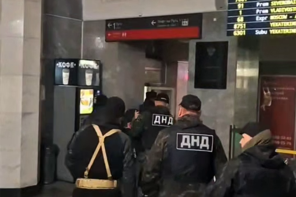 «Русская община» начала дежурить на железнодорожном вокзале Екатеринбурга - Фото 1