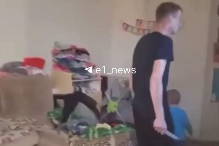 Глава СКР взял на контроль дело отца, размахивающего ножом перед маленькими детьми - Фото 1