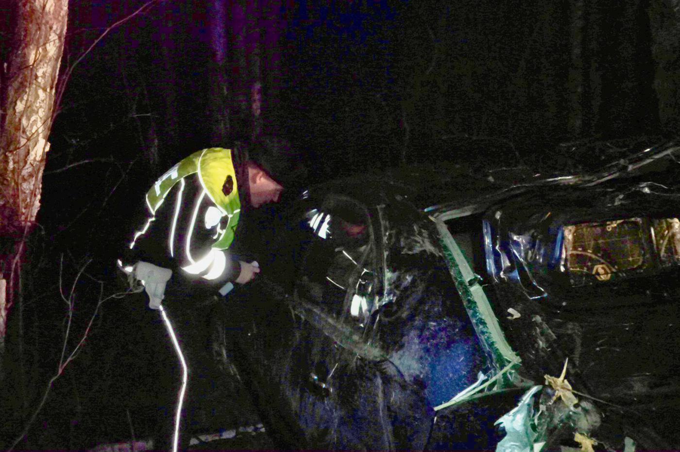 Под Артемовским пьяный водитель «Форда» вылетел с дороги и «убил» пассажирку - Фото 1