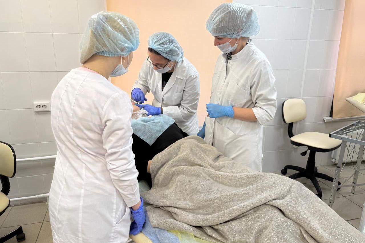 Дерматологи спасли лицо екатеринбурженки после похода к домашнему косметологу - Фото 1