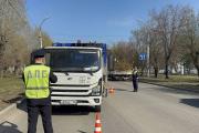 В Каменске-Уральском подросток попал под колеса мусоровоза и впал в кому